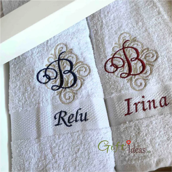 Set de prosoape brodate cu monogramă și nume
