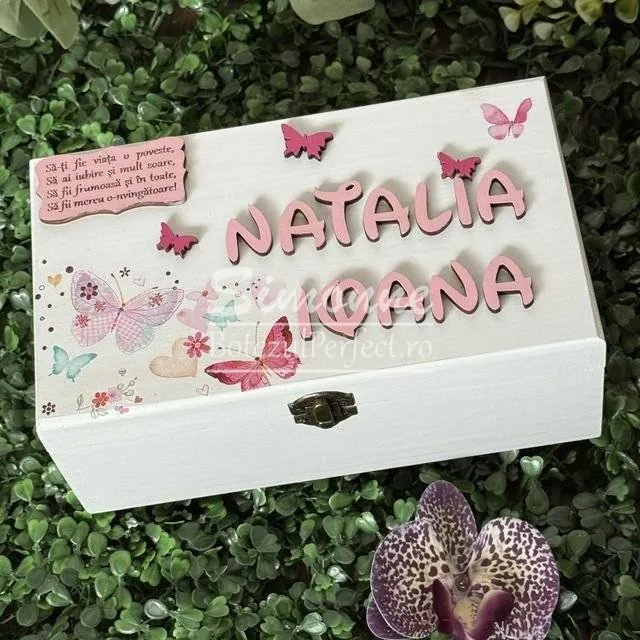 Cutie de amintiri personalizată cu fluturi și flori